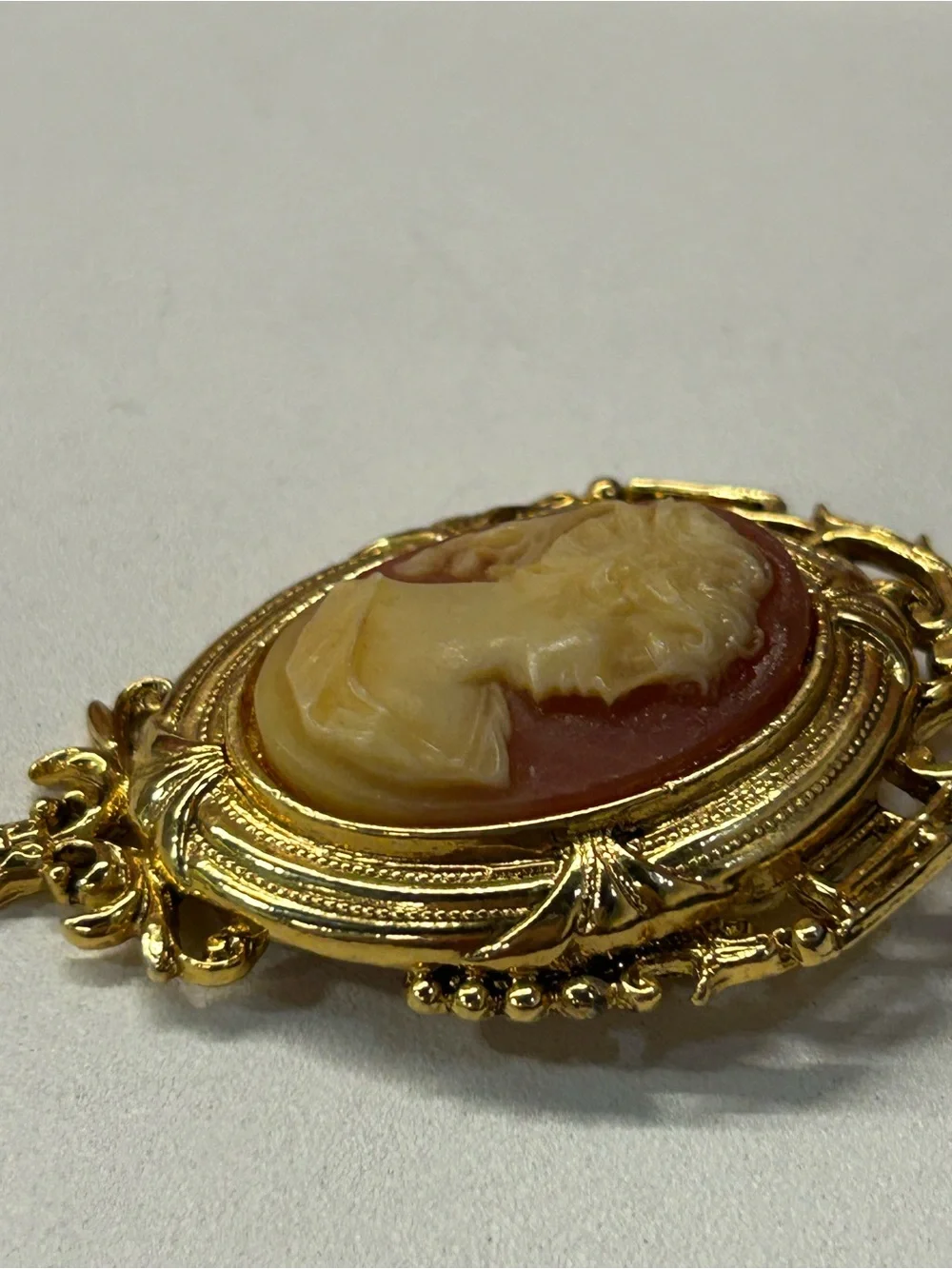 Arthur Pepper ART cameo brooch vintage